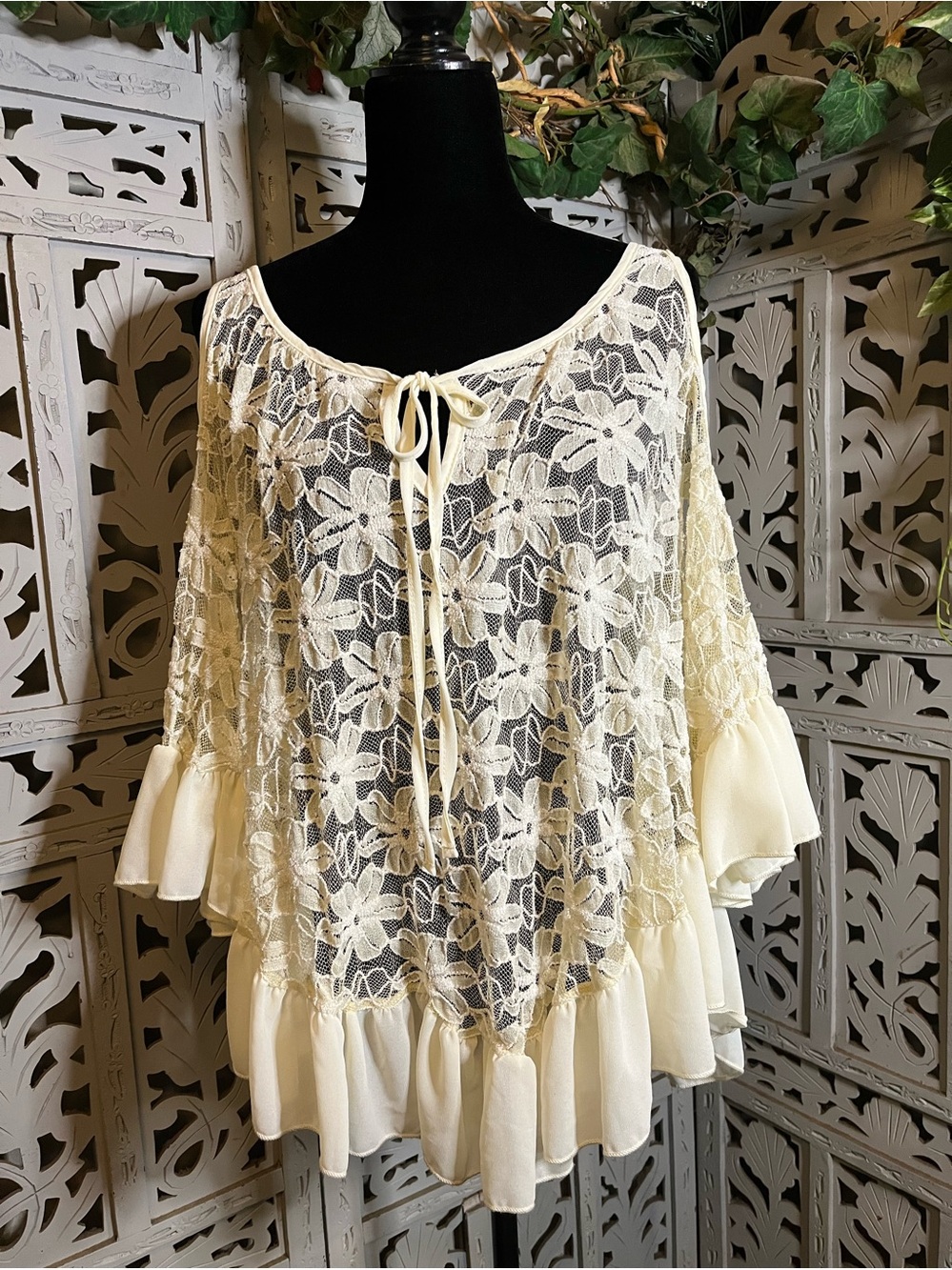 ENTRO INCREDIBLE SHEER IVORY & LACE FLORAL COLD SHOULDER RUFFLED PONCHO TOP